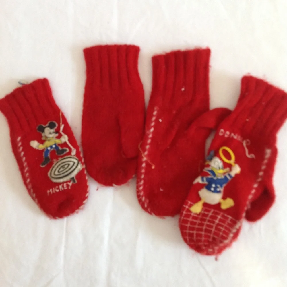Mickey Mouse and Donald Duck Knitted Gloves Vintage 1950”s